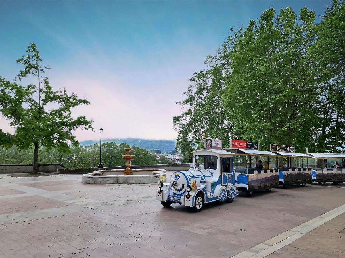 Quartier Historique Et Populaire Du Chateau De Pau Exterior foto